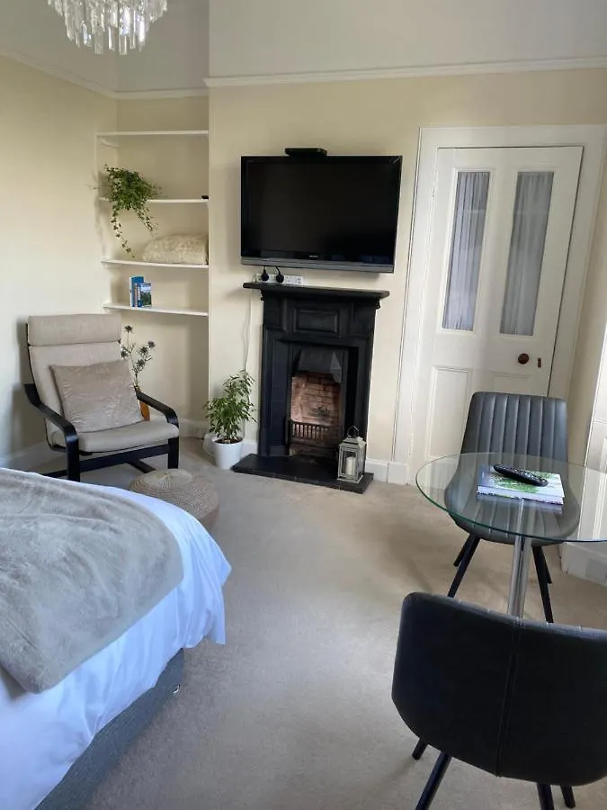 Tranquil Haven Murrayfield Edinburgh 0*,